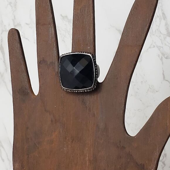 VINTAGE LOOK Black Resin Statement Ring - Picture 1 of 8